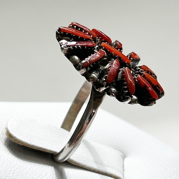 Vintage Southwestern Red Coral Needlepoint Cluster Sterling Silver Ring - Picture 4 of 11